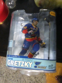 Wayne Gretzky St Louis Blues Figurine
