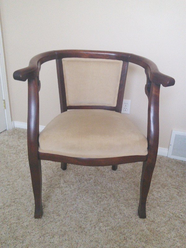 Antique Barrel Chair. in Chairs & Recliners in Norfolk County
