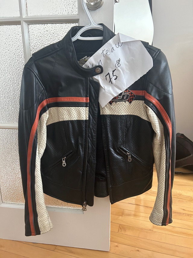 Manteau en cuir Harley  dans Femmes - Hauts et vêtements d'extérieur  à Granby