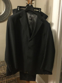 Mens dark grey Bellissimo suit XL