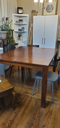 Wooden dining table with leaf (TABLE ONLY!)
