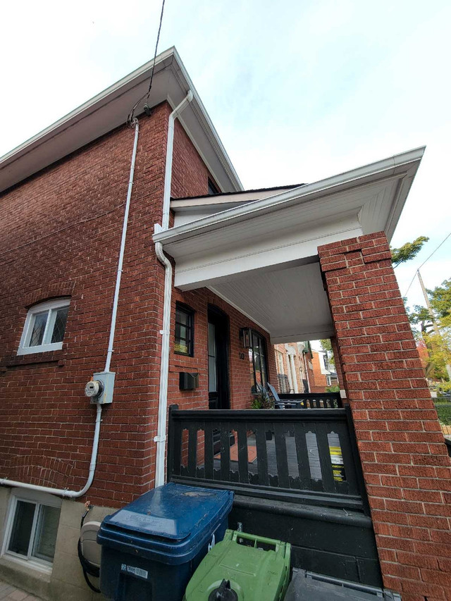 Eavestrough, Downspout, siding, capping, cleaning  in Roofing in City of Toronto - Image 2