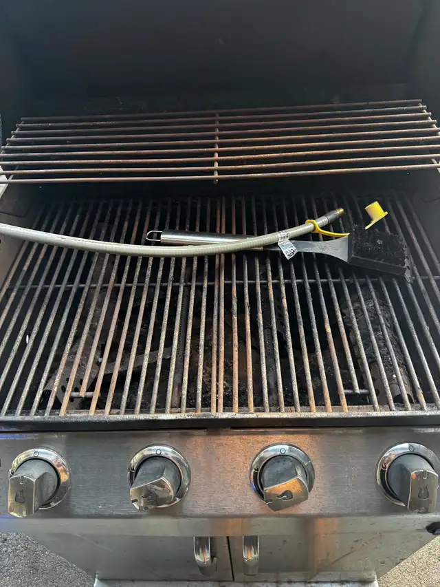 Char-broil large bbq in BBQs & Outdoor Cooking in Hamilton - Image 5