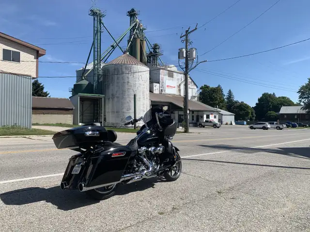 HD Road Glide - Like New! Cash or Trade in Touring in Sarnia - Image 4