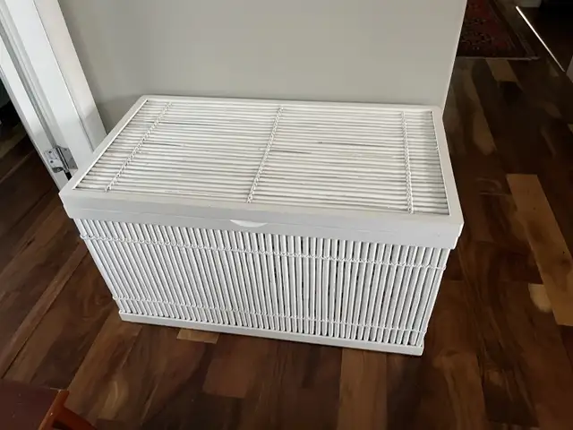 Blanket box  in Dressers & Wardrobes in Calgary - Image 2