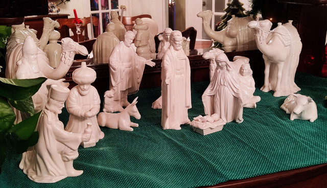 Porcelain nativity scene in Arts & Collectibles in Kitchener / Waterloo - Image 4
