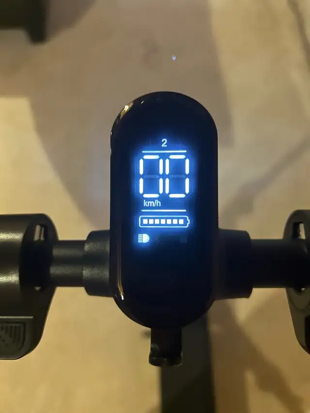 i-Zip Electric Scooter in Scooters & Pocket Bikes in Hamilton - Image 4