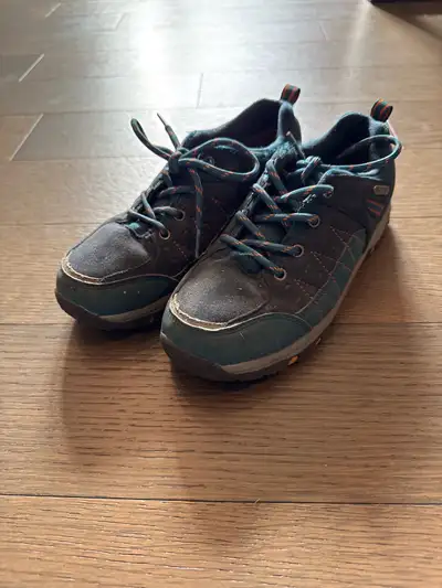 youth size 5 hiking shoes, View more