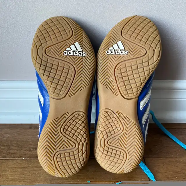 Adidas kids Soccer Shoes Sneakers 12K in Soccer in Ottawa - Image 5