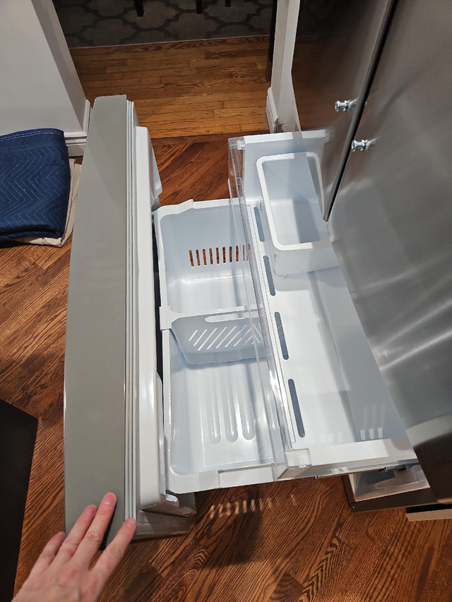 New LG FRIDGE in Refrigerators in Mississauga / Peel Region - Image 3