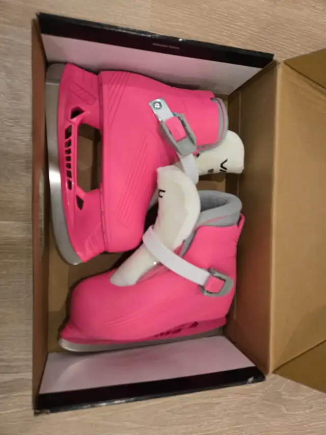 Toddler Skate - size 10-11Y in Skates & Blades in Ottawa - Image 5