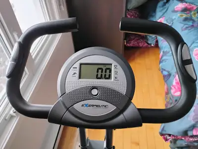 VÉLO STATIONNAIRE À L'ÉTAT NEUF, View more