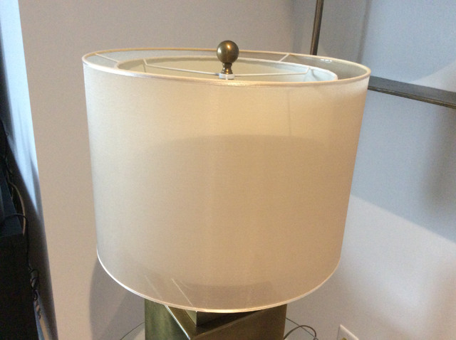Lampe de  salon laiton abat-jour soie QUALITÉ-CHIC !!! dans Décoration intérieure et accessoires  à Ville de Montréal - Image 4