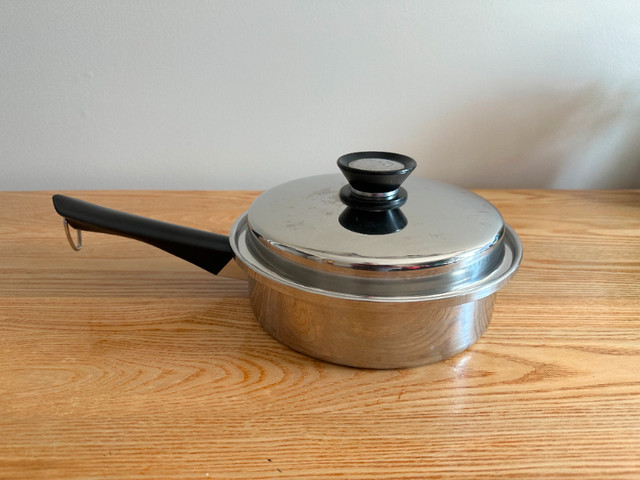 Pot with Lid in Kitchen & Dining Wares in Winnipeg