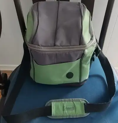 EXCELLENT USED CONDITION External mesh pockets Zippers work well Handles and shoulder strap for easy...