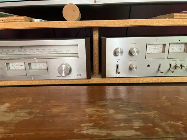 Pioneer Tuner and Amp in Stereo Systems & Home Theatre in Oakville / Halton Region - Image 2