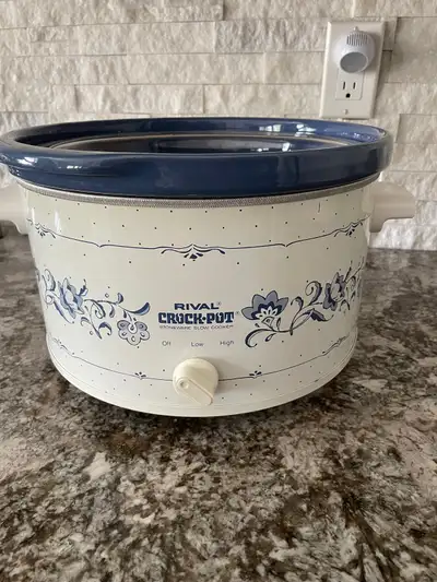 This Rival Crock Pot is like new and only used a few times. It’s very clean and comes from a smoke a...