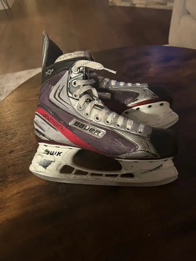 Bauer Vapor hockey skates size 8.5d in Hockey in Guelph - Image 2