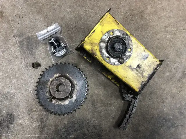 John deere 47 snowblower parts in Snowblowers in Oshawa / Durham Region - Image 3