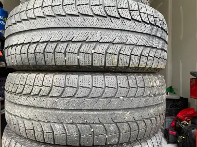250$ pour les deux pneus hiver 255/65R18 Michelin Xice à 9/32e à St Gabriel de Brandon j0k 2n0—438-8...