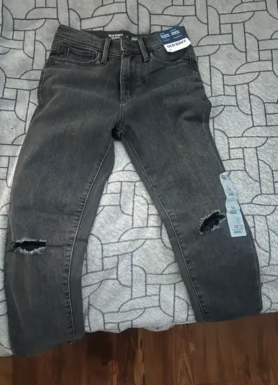 Brand new jeans old navy for 12 years old, never used. Pick up: Nort Delta