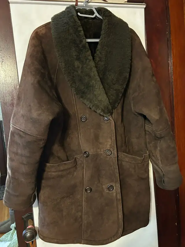 VTG Danier Brown Suede Double-Breasted Shearling Pea Coat, Sm in Women's - Tops & Outerwear in London - Image 2