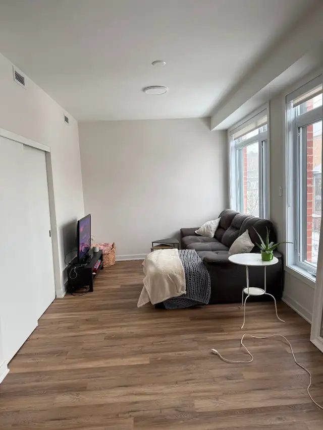 Bedroom for sublet in a 4 bed 2 bath apartment from May to Aug in Short Term Rentals in Ottawa - Image 7