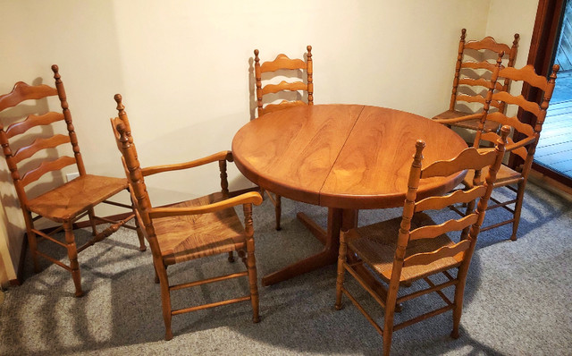 Set of 6 Vintage Maple Shaker Farmhouse Dining Chairs in Dining Tables & Sets in Winnipeg - Image 2