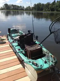 Kayak de pêche à pedale