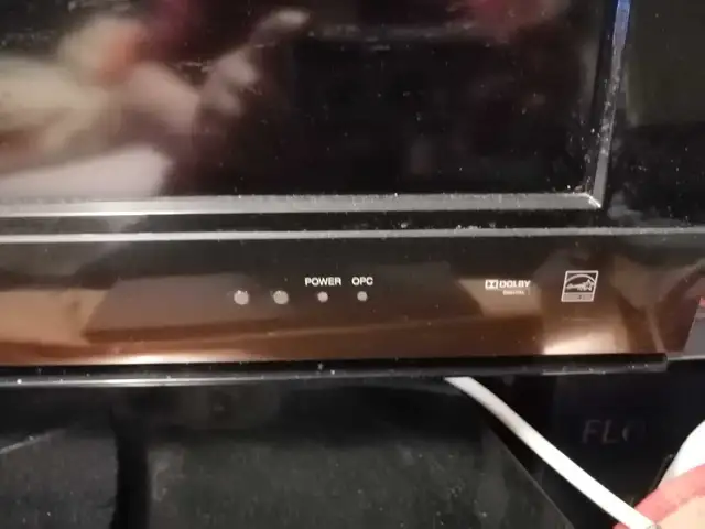 Sharp TV 40 INCH $50 with remote in TVs in City of Toronto - Image 3