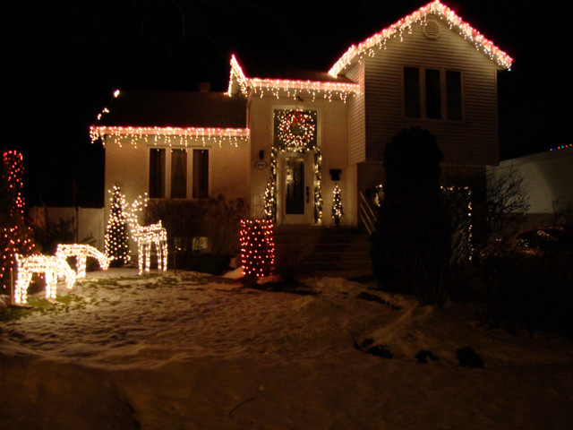 Lumières de Noël extérieures en filet rouge $10.00 dans Fêtes et événements  à Longueuil/Rive Sud - Image 2