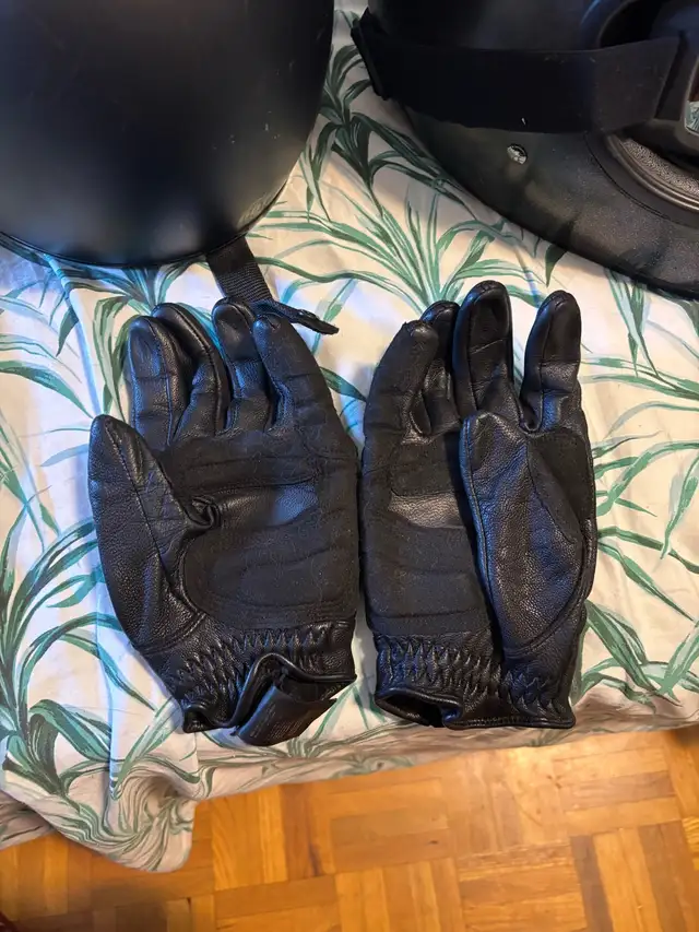 Motorcycle Helmets and Gloves in Other in Mississauga / Peel Region - Image 8