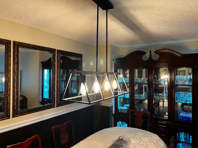 Linear chandelier535274723654379521