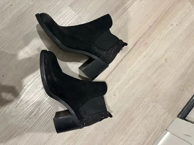 women shoes size 8 in Women's - Shoes in City of Montréal - Image 5