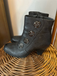 Vangelo leather boots