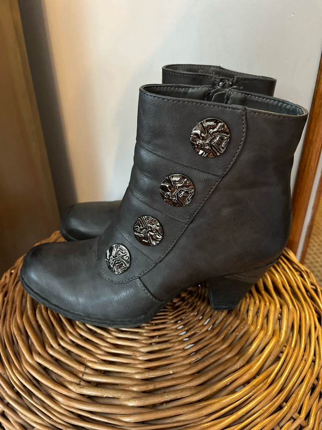 Vangelo leather boots in Women's - Shoes in Thunder Bay