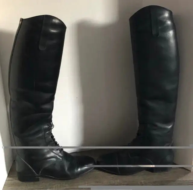 Ariat Womens Sz 8.5 Boots in Women's - Shoes in Kitchener / Waterloo - Image 5
