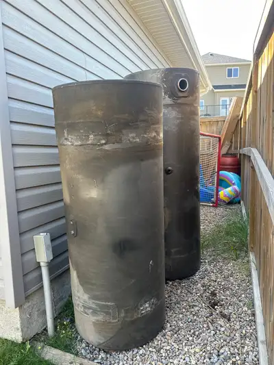 Off kenworth w900 Passenger and drivers side Selling because I colour matched new tanks for my truck...