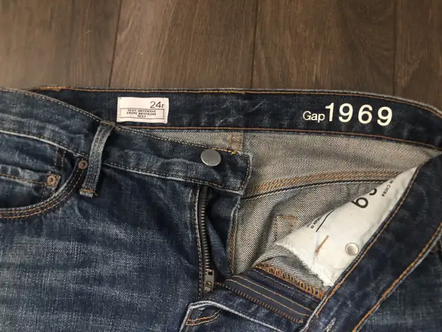 Guess jeans $20  & other brands $20 in Women's - Bottoms in London - Image 11