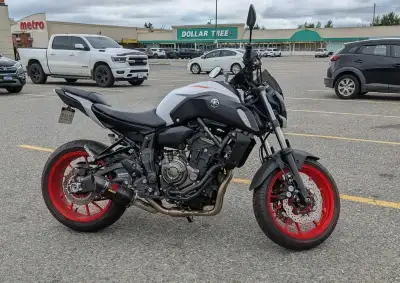 2020 Yamaha MT07 One owner never dropped Akrapovic carbon exhaust Tail Tidy Led integrated taillight...
