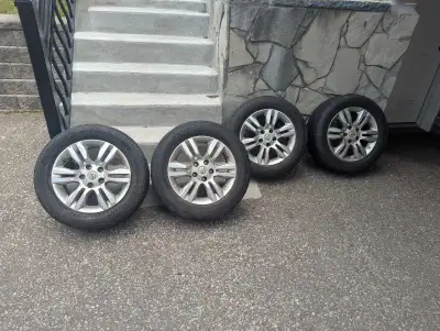 Set of 4 Michelin All-Season Tires – 215/60R16 95V – Fits Nissan Altima & Other Vehicles