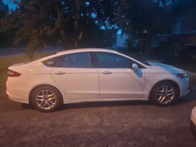 Ford fusion 162.435kilo Très propre Inspection de la saaq approuvé Rien a faire clé en main Pneu hiv...