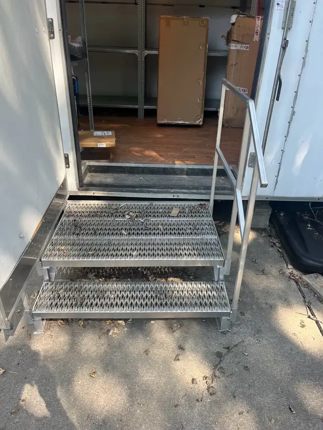 2007 Us cargo 28 foot cargo trailer steps shelves lights dans Remorques utilitaires dans Sarnia - Image 7