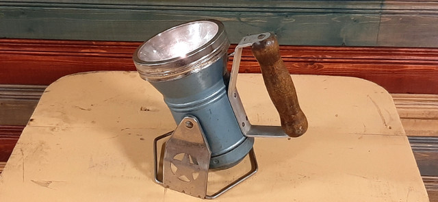 Vintage Lanterne à Batterie 1950’s Star Headlight Lantern Co. dans Art et objets de collection  à Drummondville - Image 2