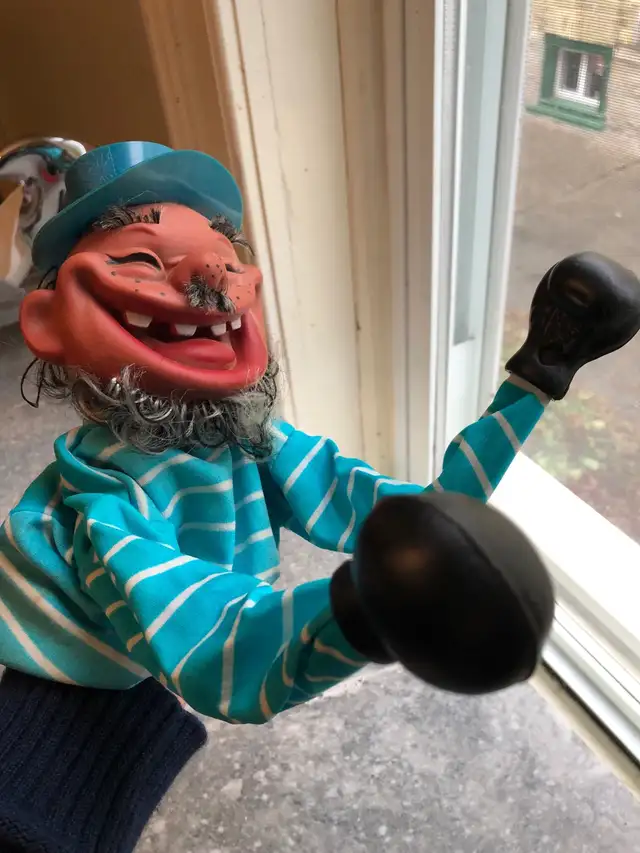 ROJUS Laughing Man Punching Hand Puppet Vintage  in Toys & Games in Kitchener / Waterloo - Image 3