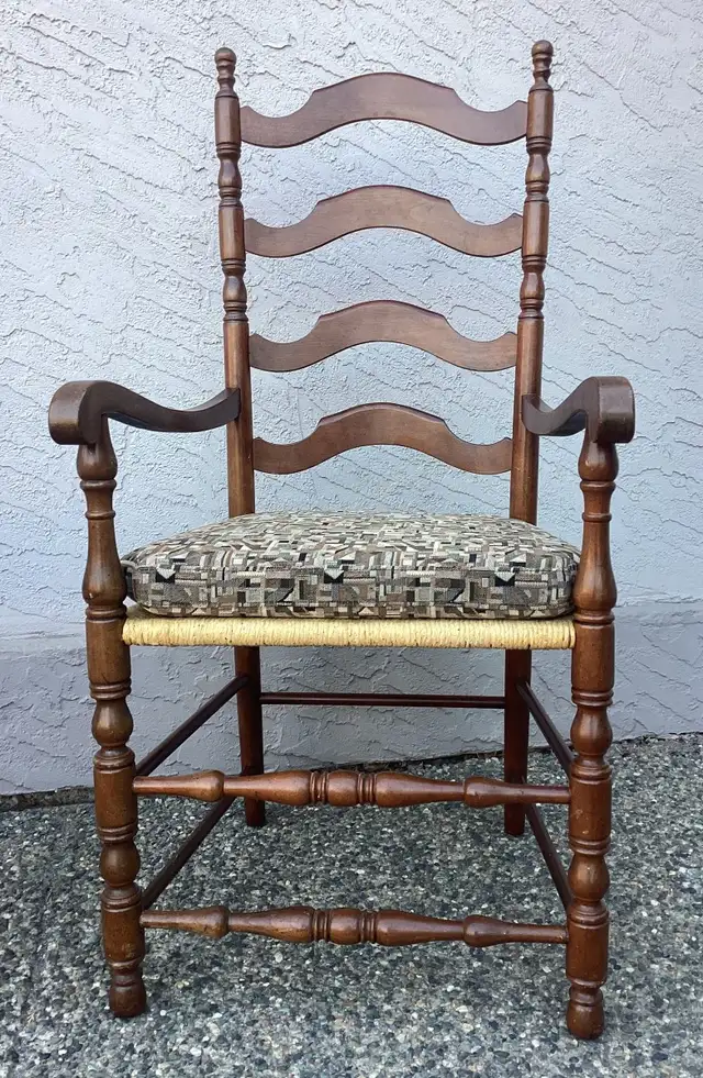 Heritage  Chairs in Chairs & Recliners in Kamloops - Image 4