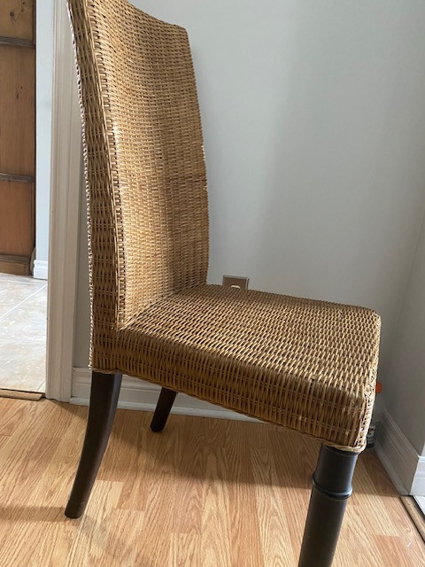 6 Wicker dining chairs in Chairs & Recliners in Mississauga / Peel Region - Image 2