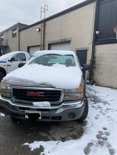 2005 GMC Sierra 1500 4x4 long bed 225k KM