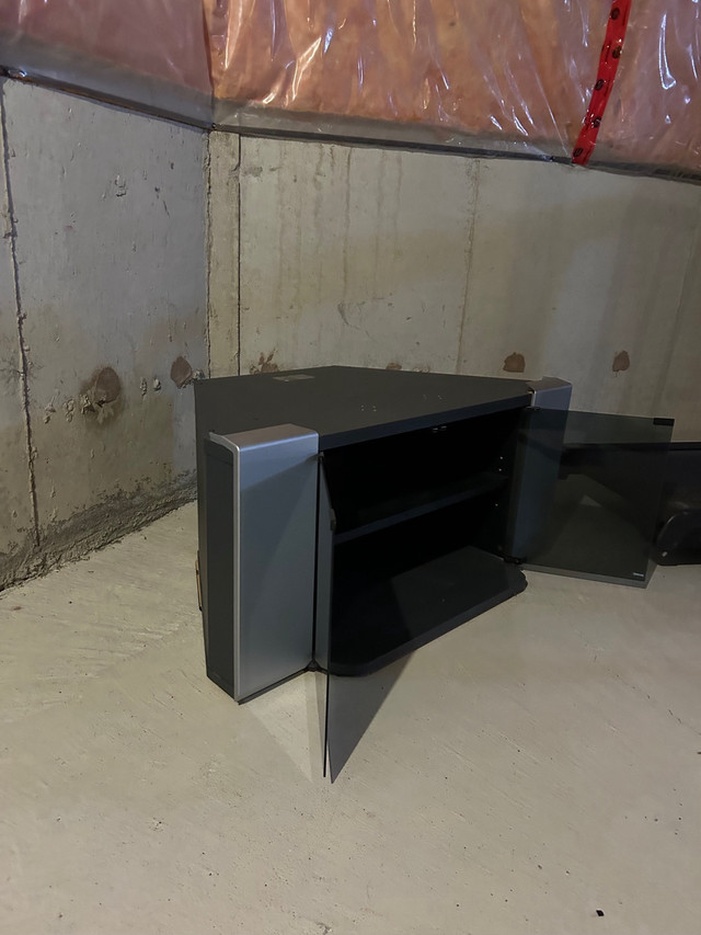 TV stand like new in TV Tables & Entertainment Units in Oshawa / Durham Region - Image 2