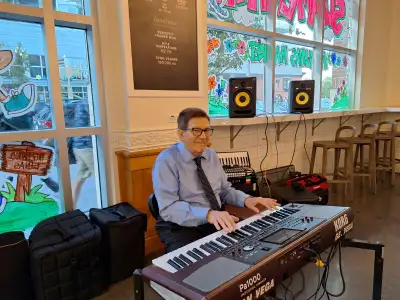 VALENTINE'S DAY ROMANTIC LIVE MUSIC bringing Portable Piano, View more